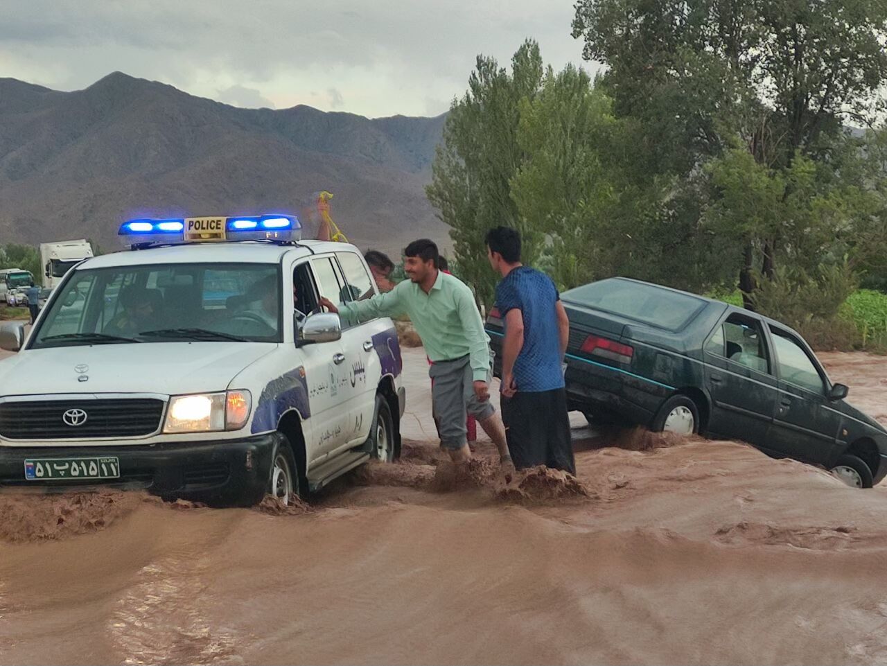 سیل تابستانه در آذربایجان غربی ۱۴۰ نفر را در معرض حادثه قرار داد