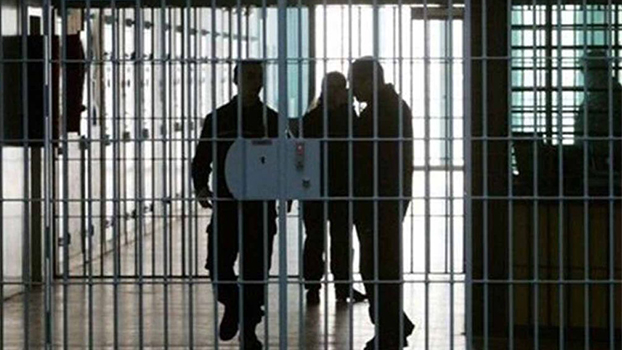 خانواده نیکوکار میاندوآبی ۵ زندانی را آزاد کردند