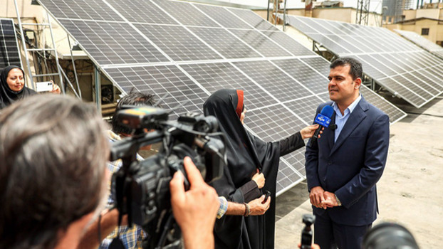 ساخت نیروگاه خورشیدی روی پشت‌بام یک ساختمان دولتی