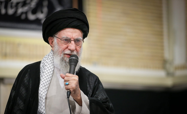 رهبر انقلاب: به کوری دشمن، «ایران» را به اوج ترقی و افتخار خواهیم رساند