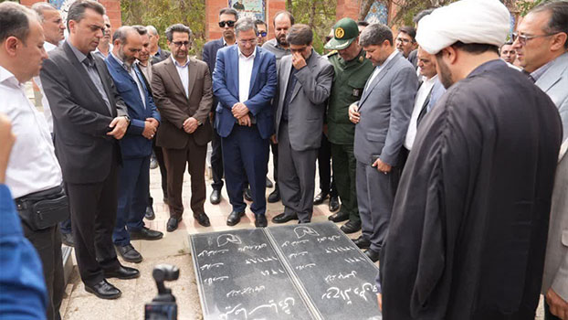 استاندار آذربایجان‌غربی به مقام شامخ شهدای میاندوآب ادای احترام کرد