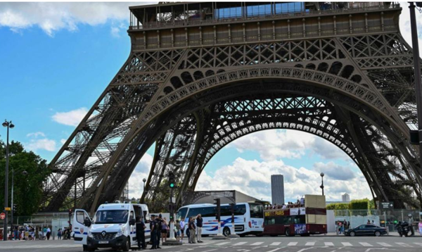 فرانسوی‌‎ها به ایفل‌فروشی افتادند