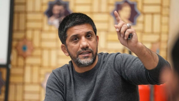 دبیر: به خدا التماس کنید که بتوانید پرچم ایران را بچرخانید