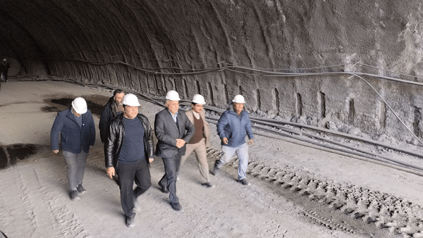 جاده خوی-رازی؛ شریان راهبردی توسعه ترانزیت ایران و ترکیه جاده خوی-رازی؛ شریان راهبردی توسعه ترانزیت ایران و ترکیه