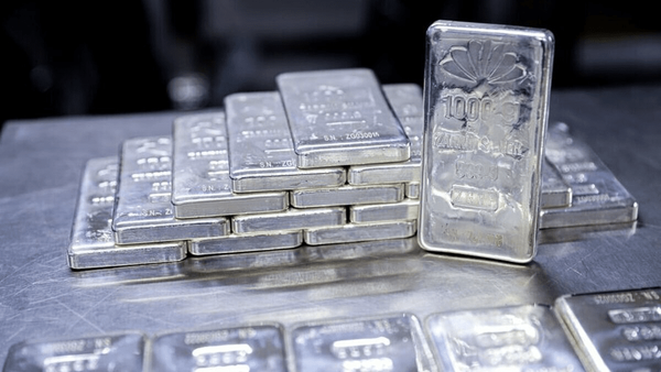 پلیس سلماس ۲۷ کیلوگرم نقره غیرمجاز کشف کرد پلیس سلماس ۲۷ کیلوگرم نقره غیرمجاز کشف کرد