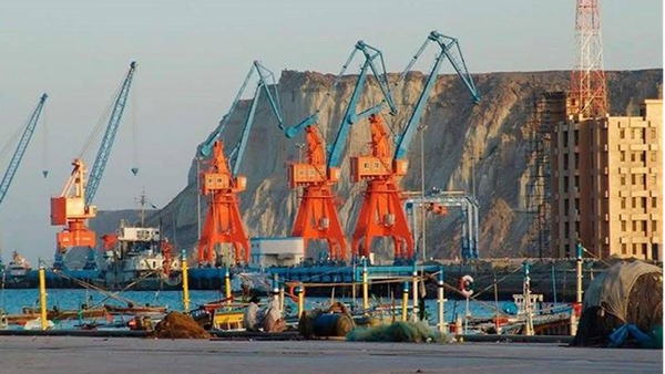 اولین کشتی ترانزیتی برای دور زدن محاصره به گوادر رسید
